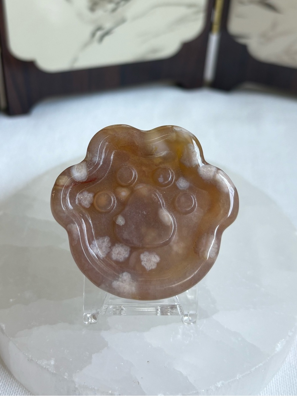 Flower agate crystal paw carving